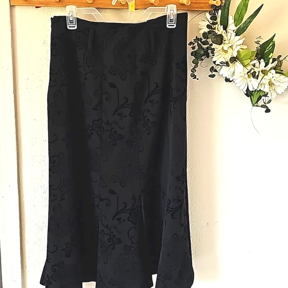 Women's black flowy maxi skirt - Picture 4 of 6